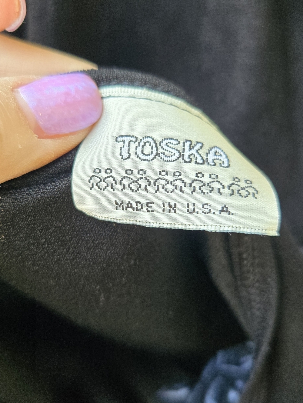 Toska Vintage Black Long-Sleeve V-Neck Top with White Floral Embroidery - Picture 5 of 6